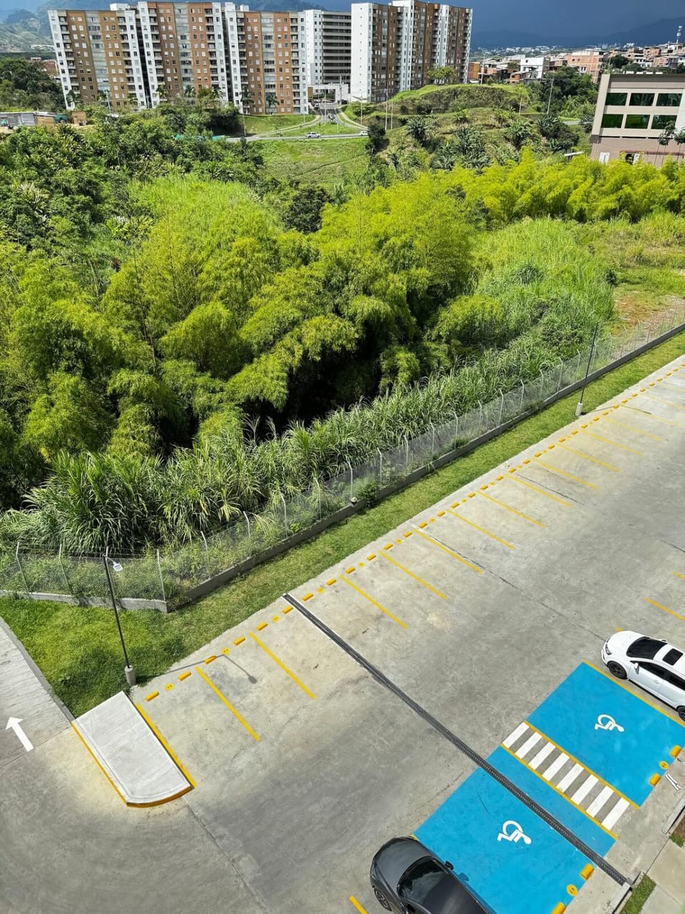 Moderno apartamento con balcon y vista al guadual, Piscina y parqueadero Apartment in Cundinamarca, Colombia