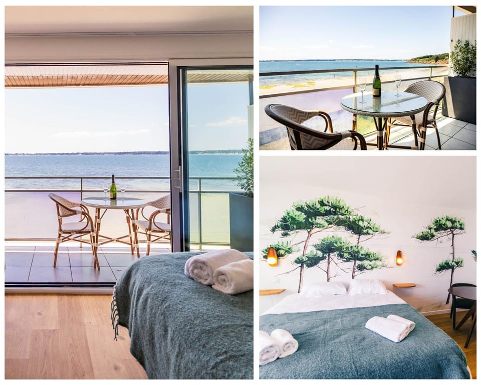 Bed, Natural landscape, Balcony/Terrace, Dining area, Beach, Bedroom, Sea view, towels