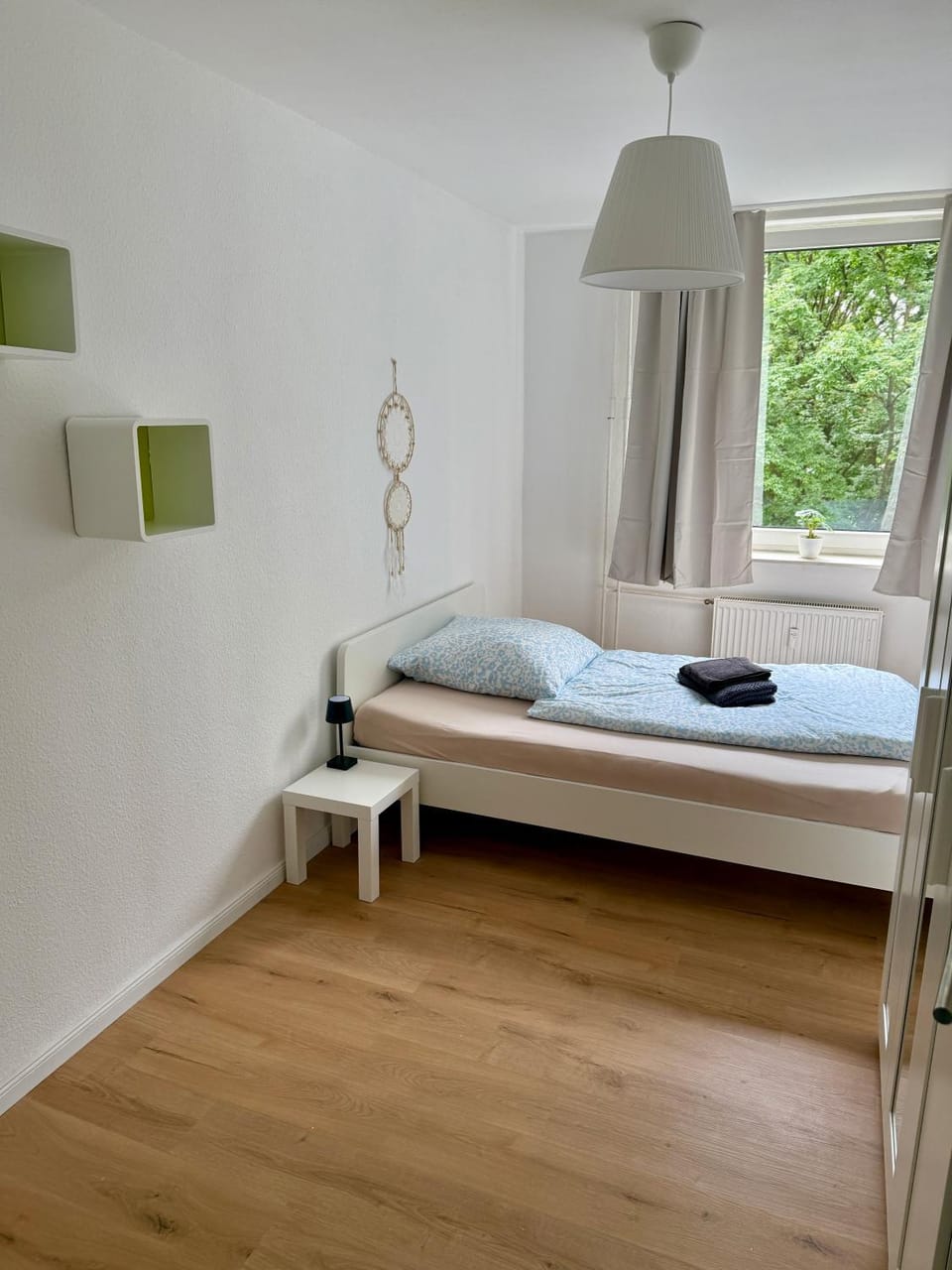 Comfy Modern 4-Bed Apartment, WiFi, 20min DUS, 5min A46 Apartment in North Rhine-Westphalia