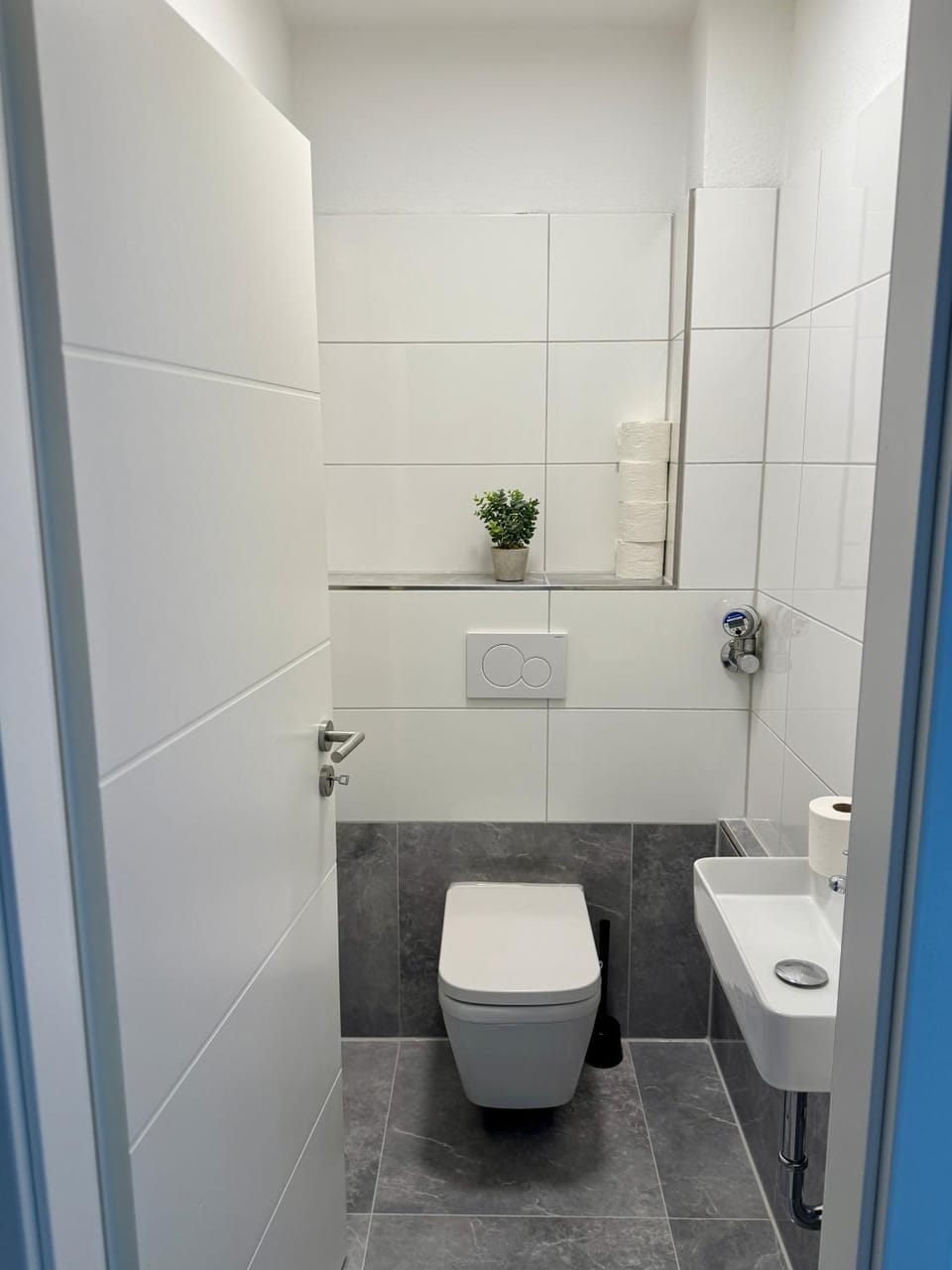Comfy Modern 4-Bed Apartment, WiFi, 20min DUS, 5min A46 Apartment in North Rhine-Westphalia