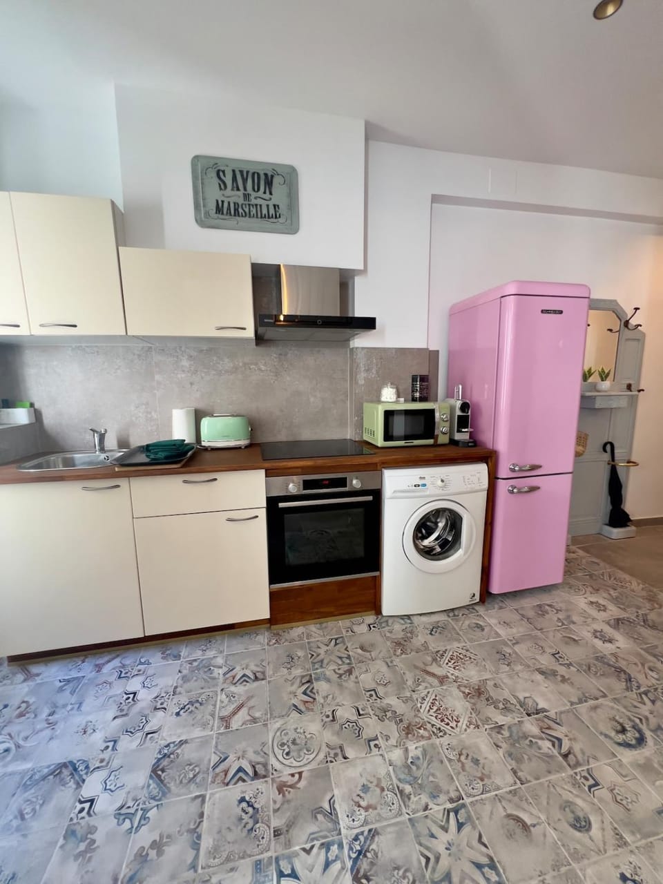 Kitchen or kitchenette