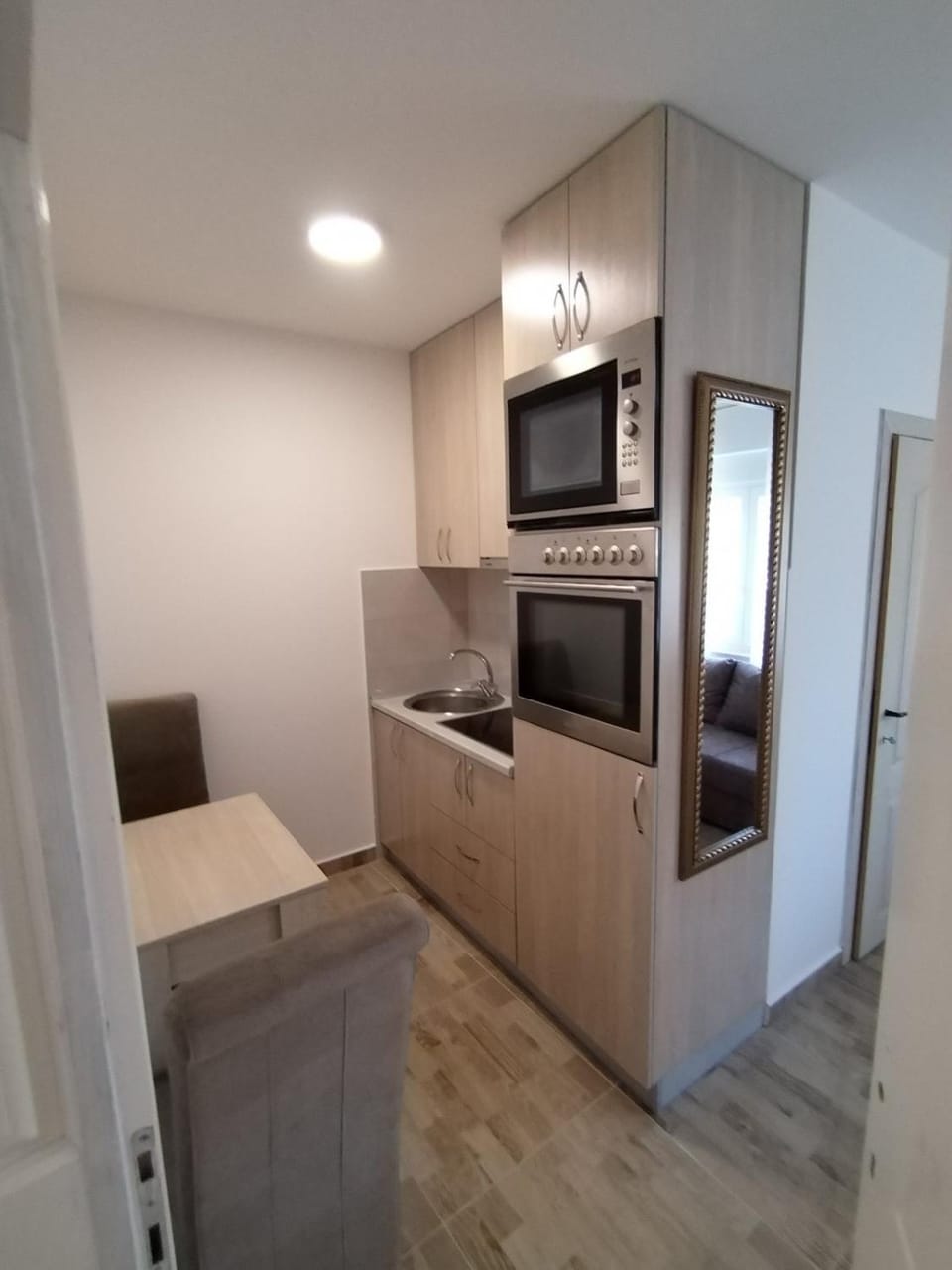 Kitchen or kitchenette, microwave, oven, stove