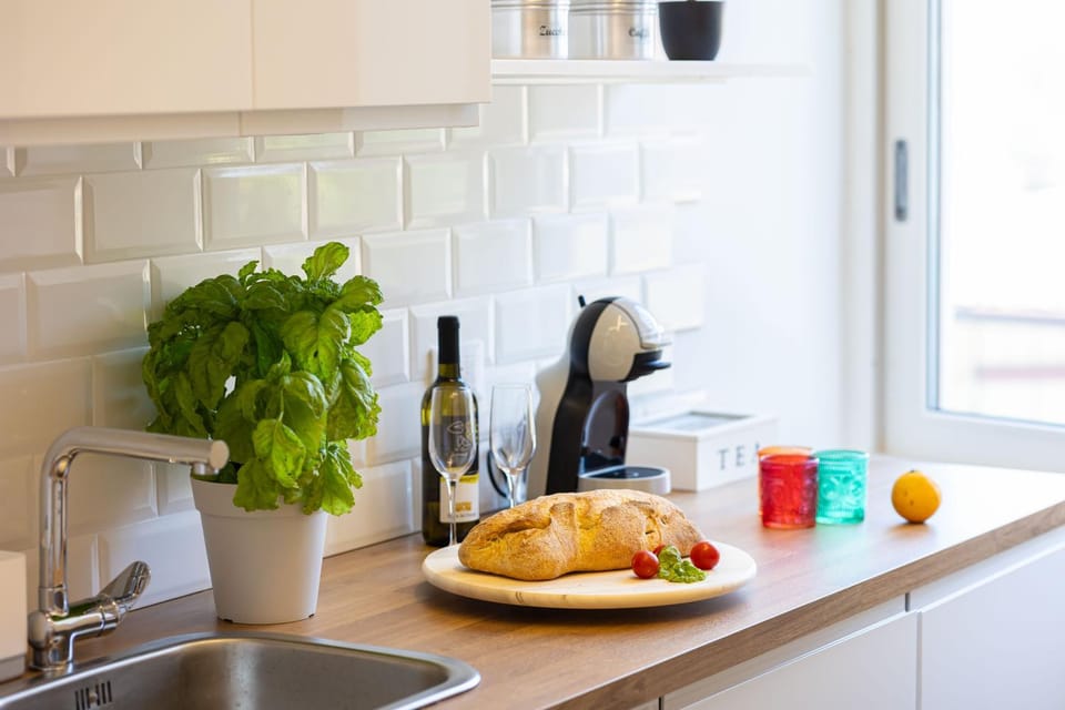 Coffee/tea facilities, Kitchen or kitchenette, Food, Breakfast