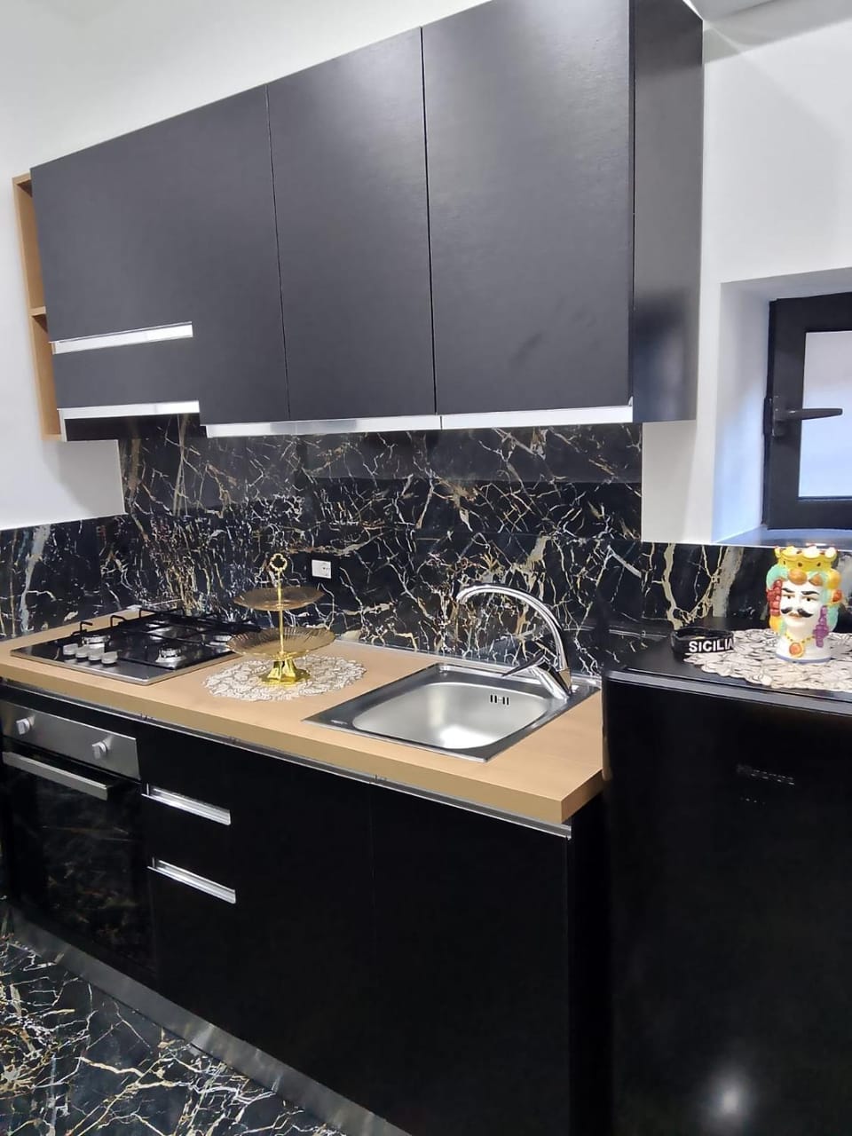 Kitchen or kitchenette, Food and drinks, stove