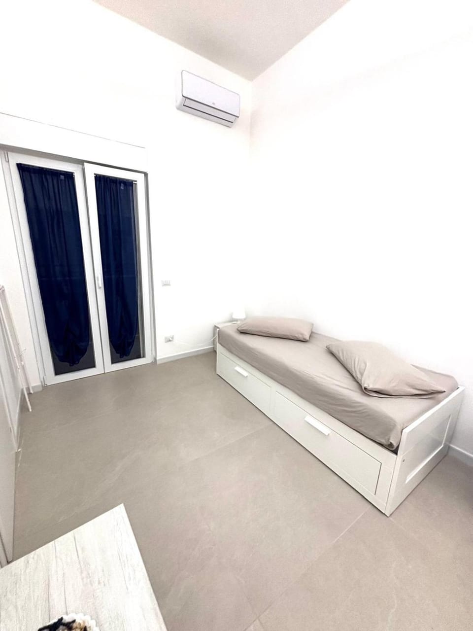 Bed, Photo of the whole room, Bedroom, air conditioner