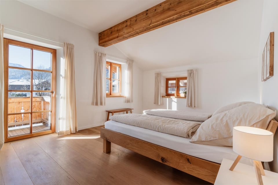 Bed, Natural landscape, Photo of the whole room, Bedroom