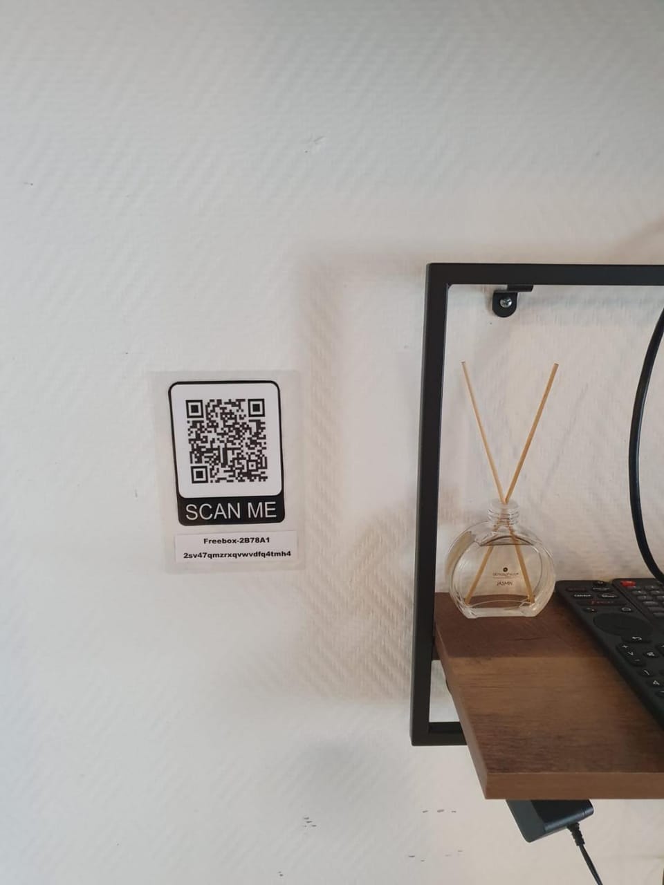 TV and multimedia, Text overlay, internet