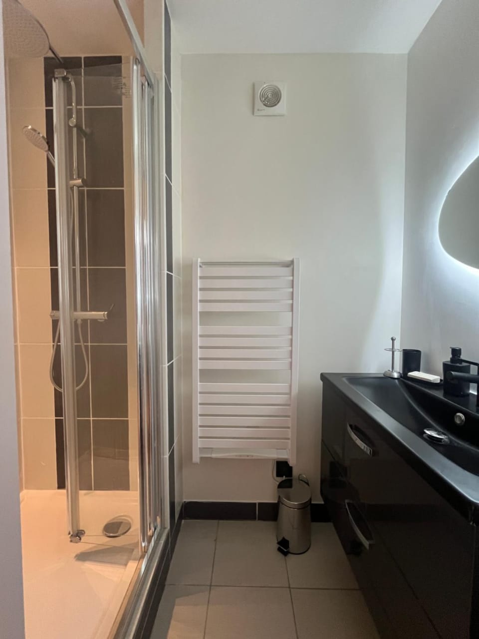 Shower, Bathroom, towels