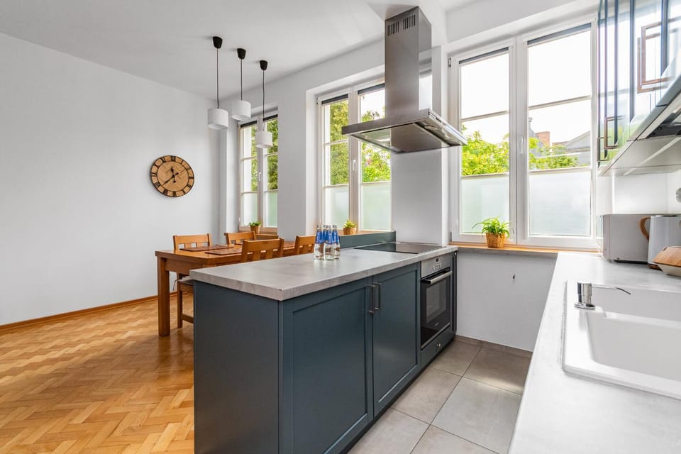Kitchen or kitchenette, Dining area, dishwasher, stove