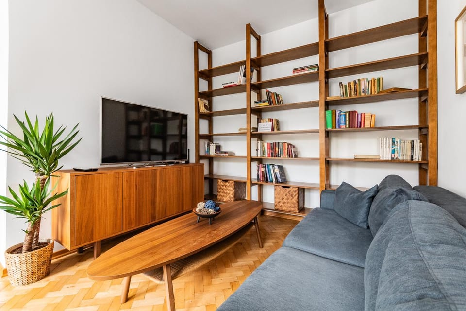Library, TV and multimedia, Living room, Seating area, Evening entertainment