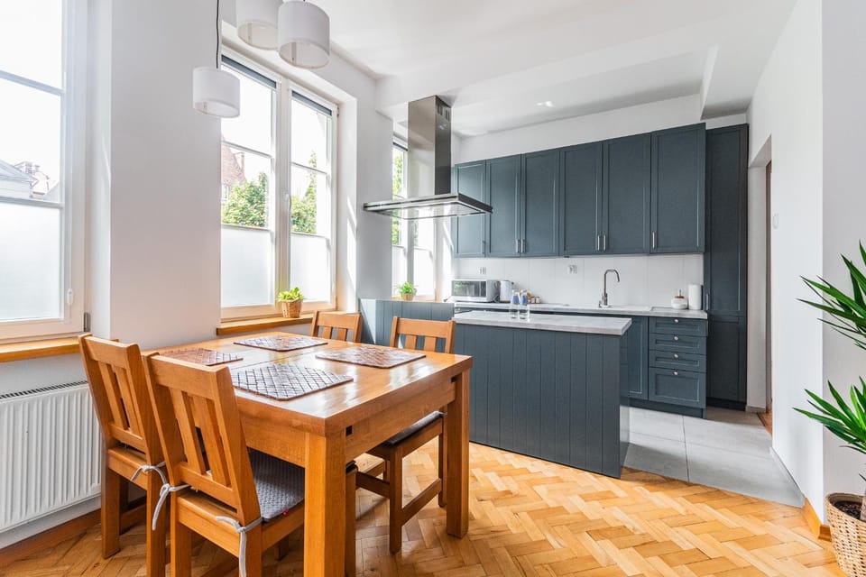 Kitchen or kitchenette, Dining area, stove