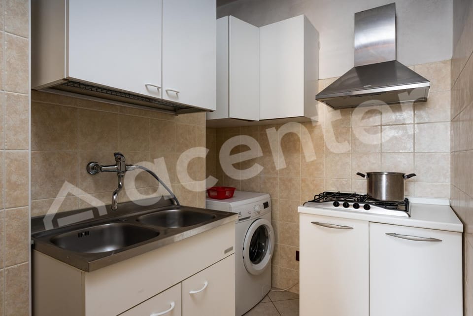 Kitchen or kitchenette, stove, washing machine