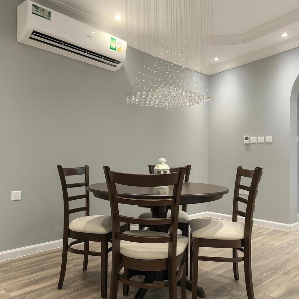 Dining area, internet, air conditioner
