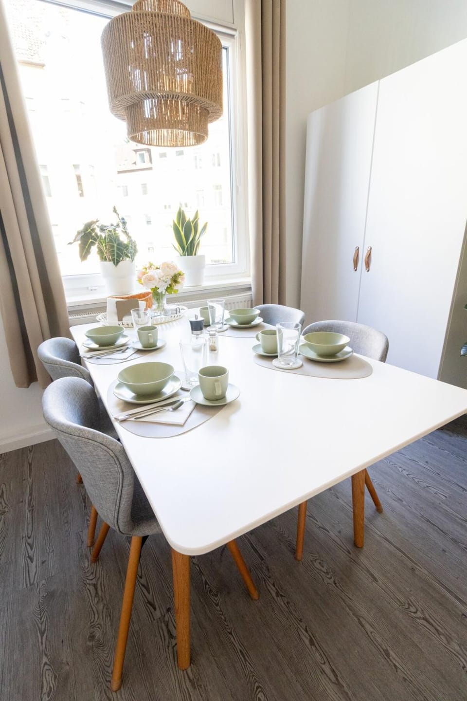 Food and drinks, Dining area, Food, internet