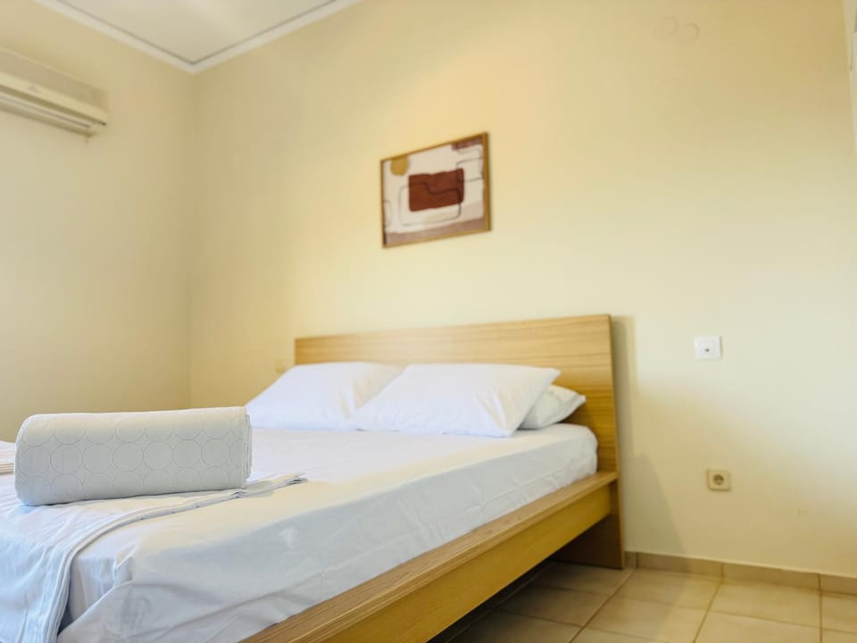 Bed, Bedroom, air conditioner