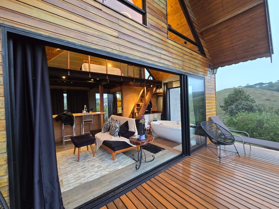 Chalé Canário com Lareira, Hidromassagem Acima das Nuvens Chalet in State of São Paulo