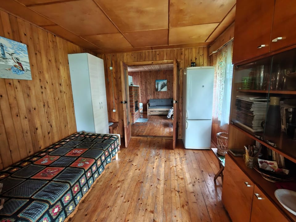 Bed, Food and drinks, wardrobe