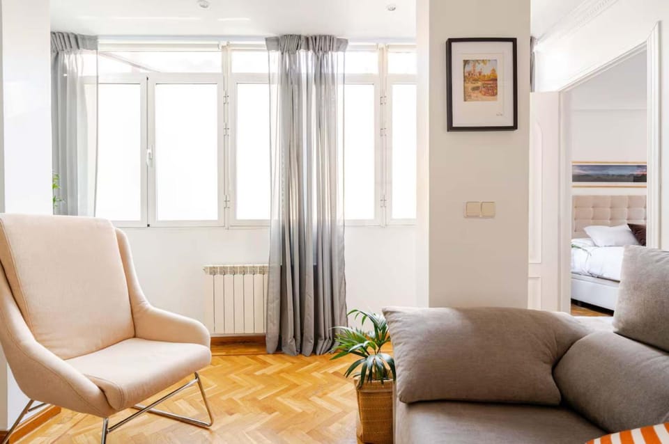 Bright Pelayo - Enchanting 1BR home in Chueca Apartment in Centro