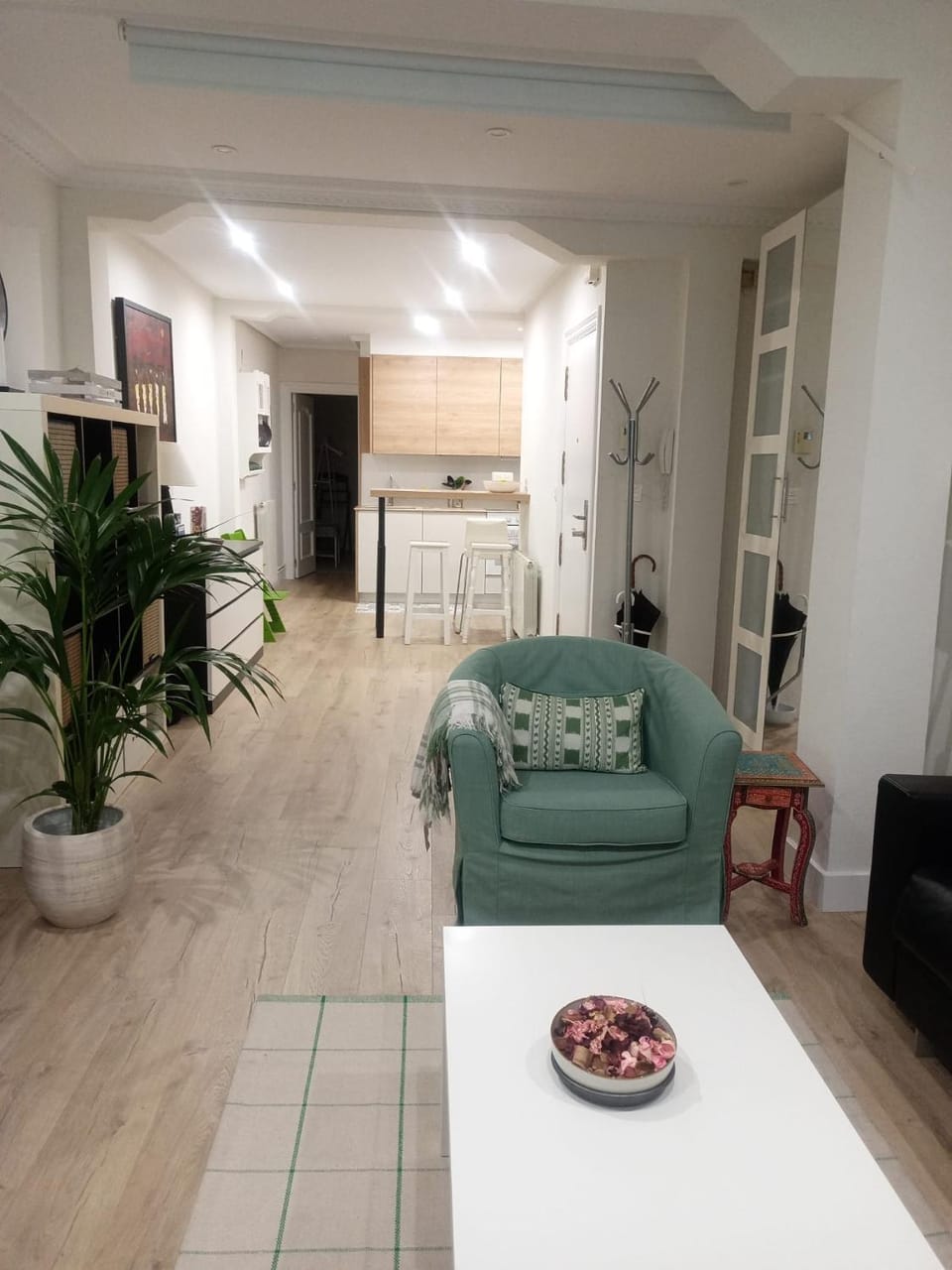 Living room, Lobby or reception, Seating area, Dining area