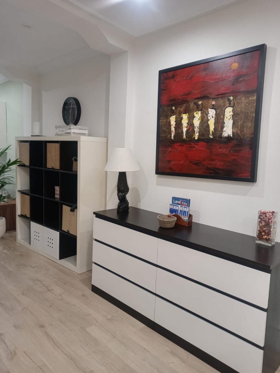 Lobby or reception, Decorative detail, storage