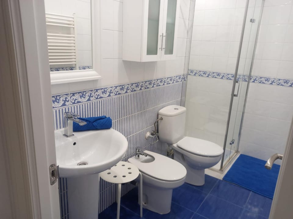 Shower, Bathroom, towels