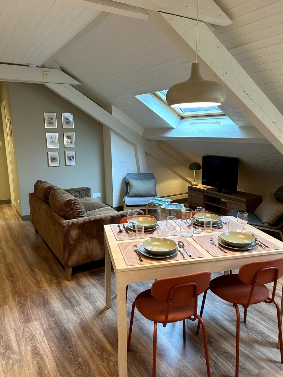 Living room, Dining area