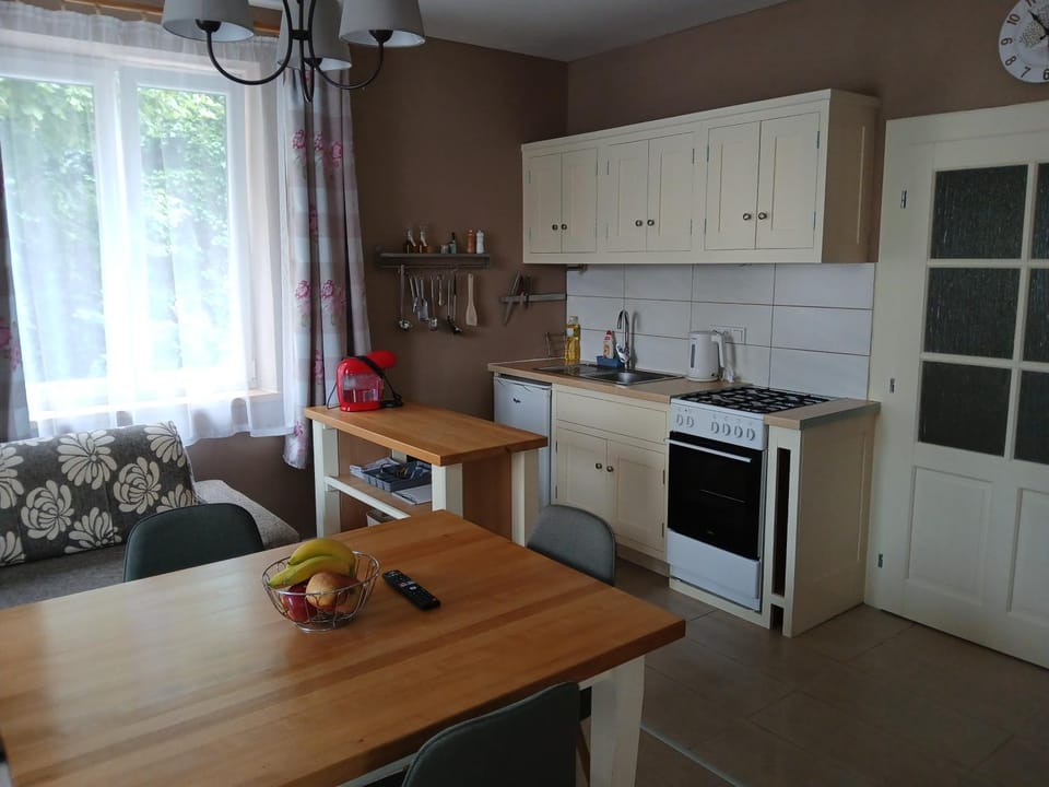 Dining area, kitchen