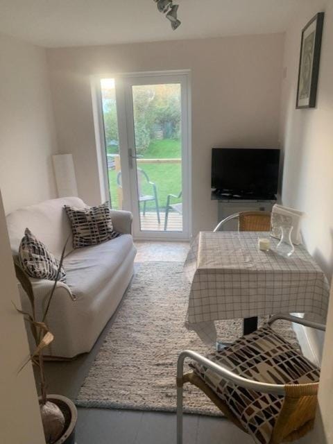 Living room, Photo of the whole room, Seating area