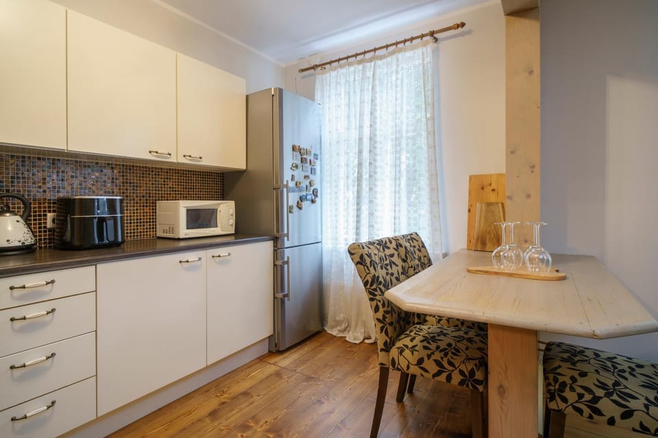 Kitchen or kitchenette, Dining area, dishwasher, oven, stove