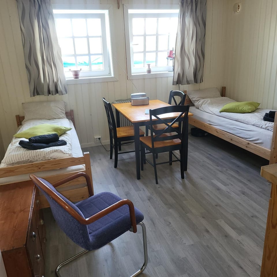 Photo of the whole room, Dining area, Bedroom