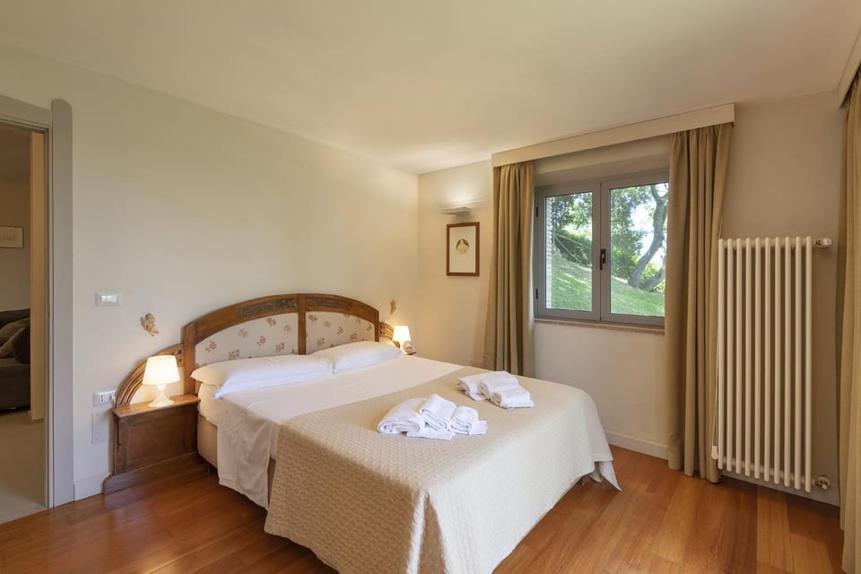 Bed, Photo of the whole room, Bedroom, internet, towels