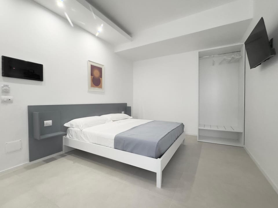 Communal lounge/ TV room, Bed, TV and multimedia, Photo of the whole room, Evening entertainment, Bedroom