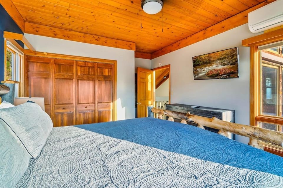 Endless Vistas - Amazing Views, Gameroom, Sauna, Hot Tub, 3 Pools Chalet in Gatlinburg