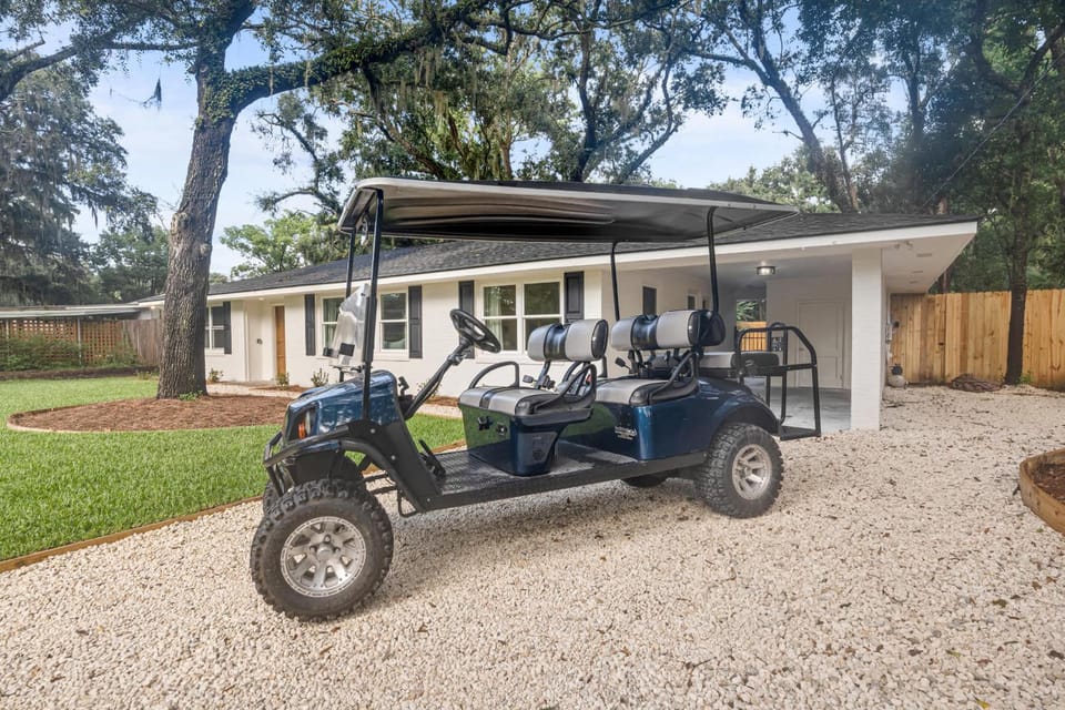 Cater Cove - private pool 1 mile to beach quiet House in Saint Simons Island