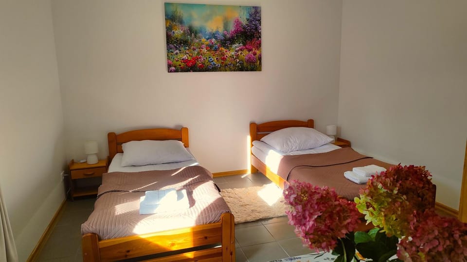 Bed, Photo of the whole room, towels