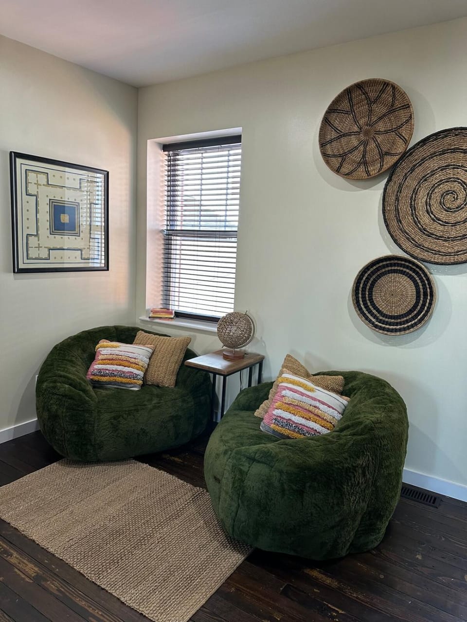 Living room, Seating area