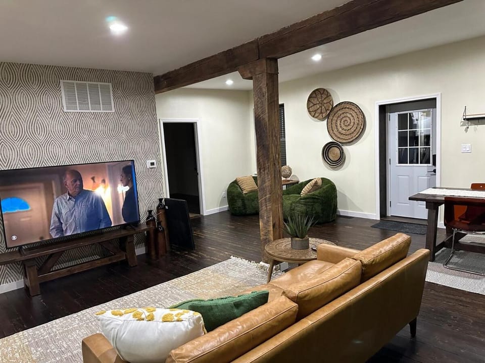 TV and multimedia, Living room, Seating area
