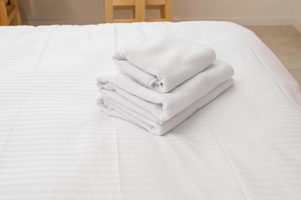 Bed, Photo of the whole room, Bedroom, towels