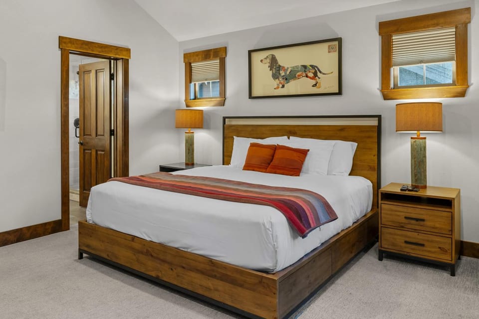 Big Hill Retreat in Suncadia- Hot Tub, BBQ, Stadium Style Loft, Fully Equipped Kitchen, Hi-speed Wi-Fi House in Kittitas County