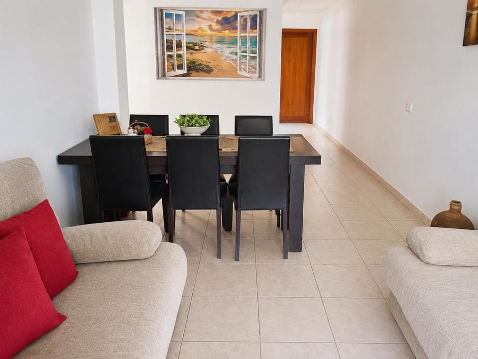 TV and multimedia, Living room, Seating area, Dining area