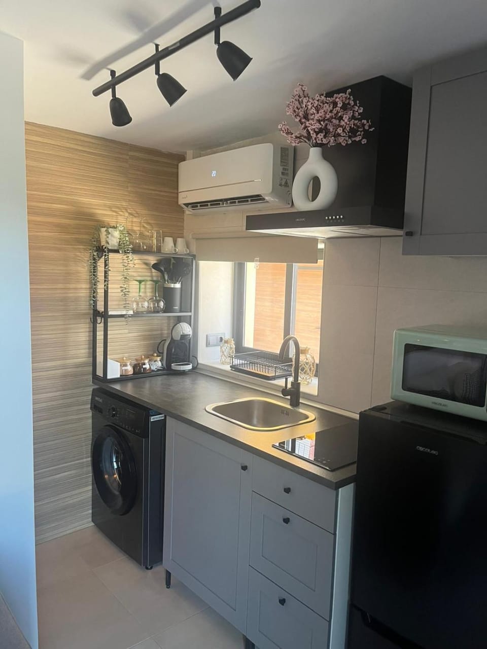 Kitchen or kitchenette, stove