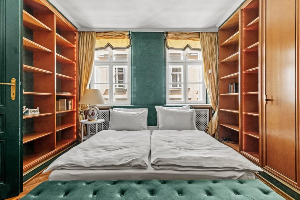 Bed, Library, Photo of the whole room, Bedroom, wardrobe