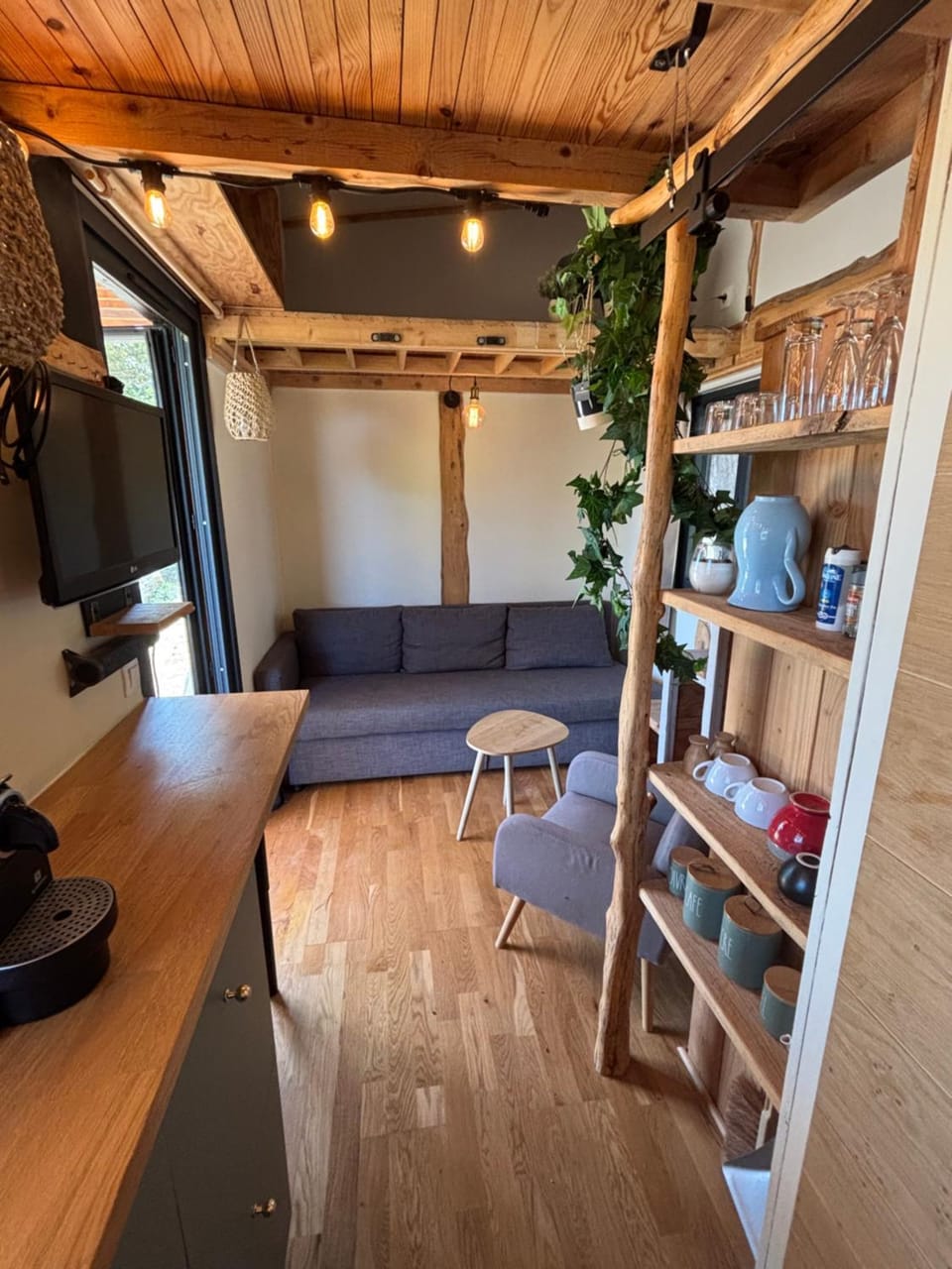 TV and multimedia, Seating area