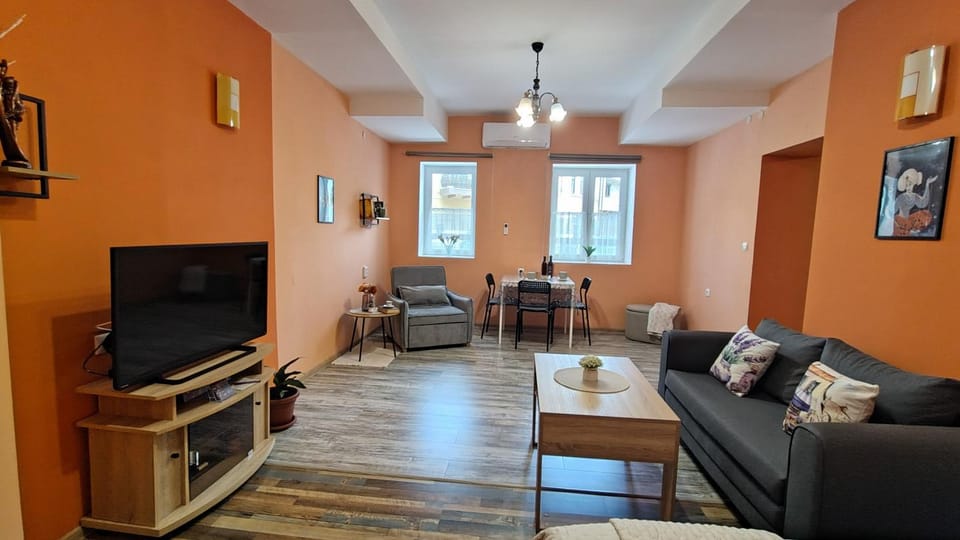 TV and multimedia, Living room, Seating area