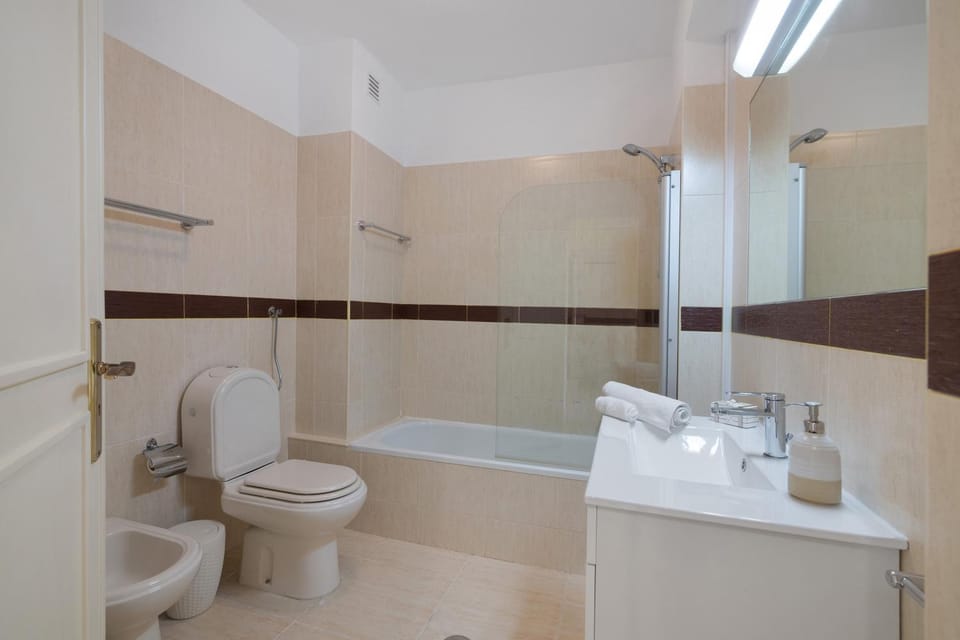 Bathroom, Living room
