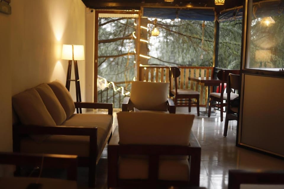 Restaurant/places to eat, Dining area