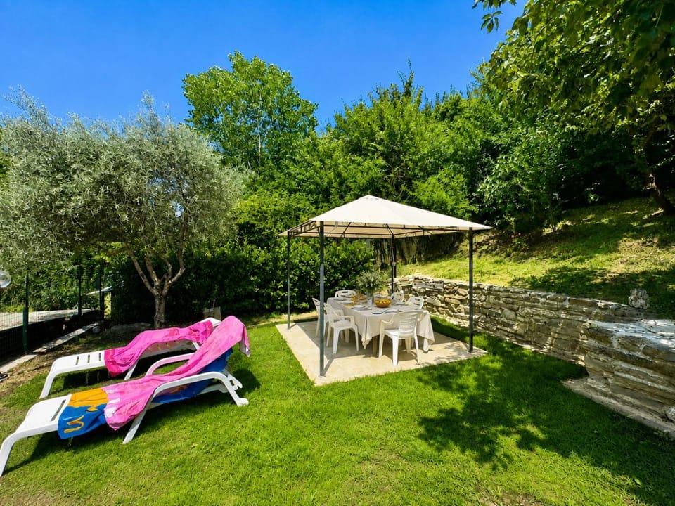 Garden, Dining area, Garden view, sunbed