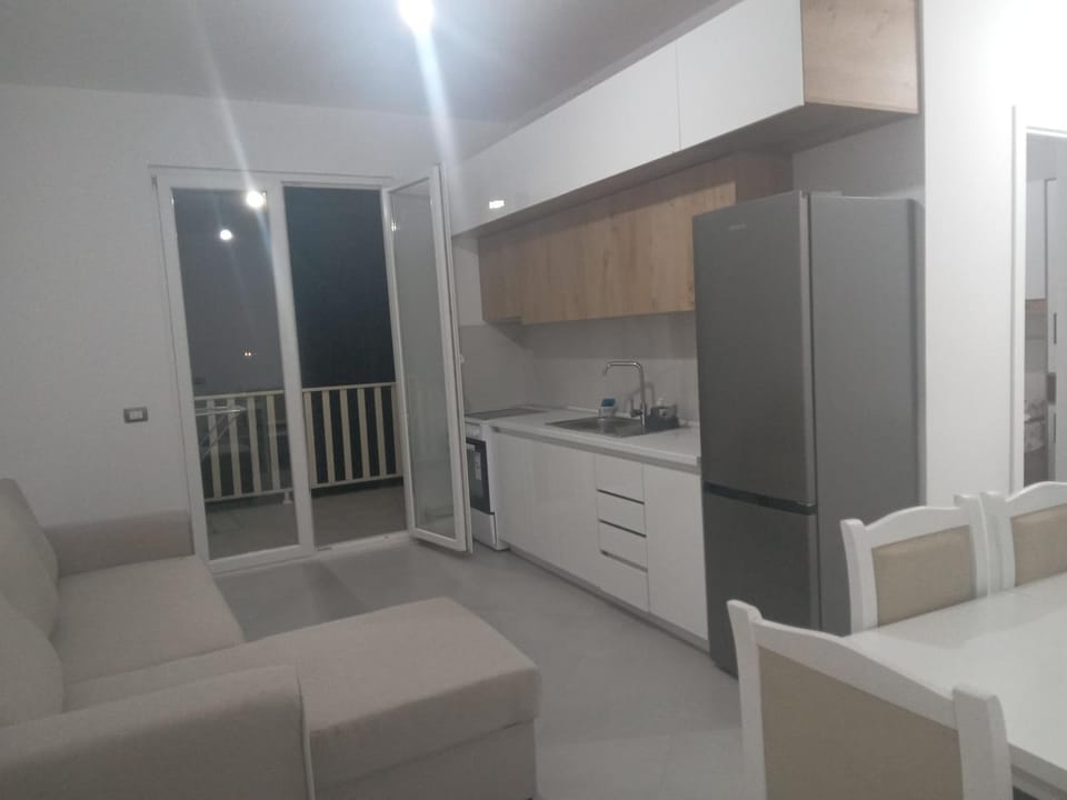 Kitchen or kitchenette, Living room, Seating area, Dining area, oven