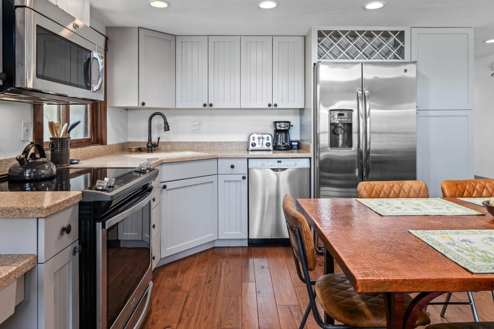 Crestwood 1303 Deluxe 1 Bedroom plus Loft House in Snowmass Village