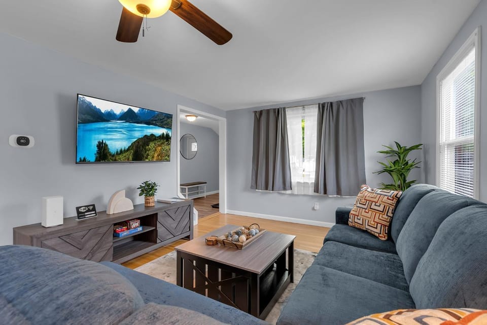 TV and multimedia, Living room, Seating area